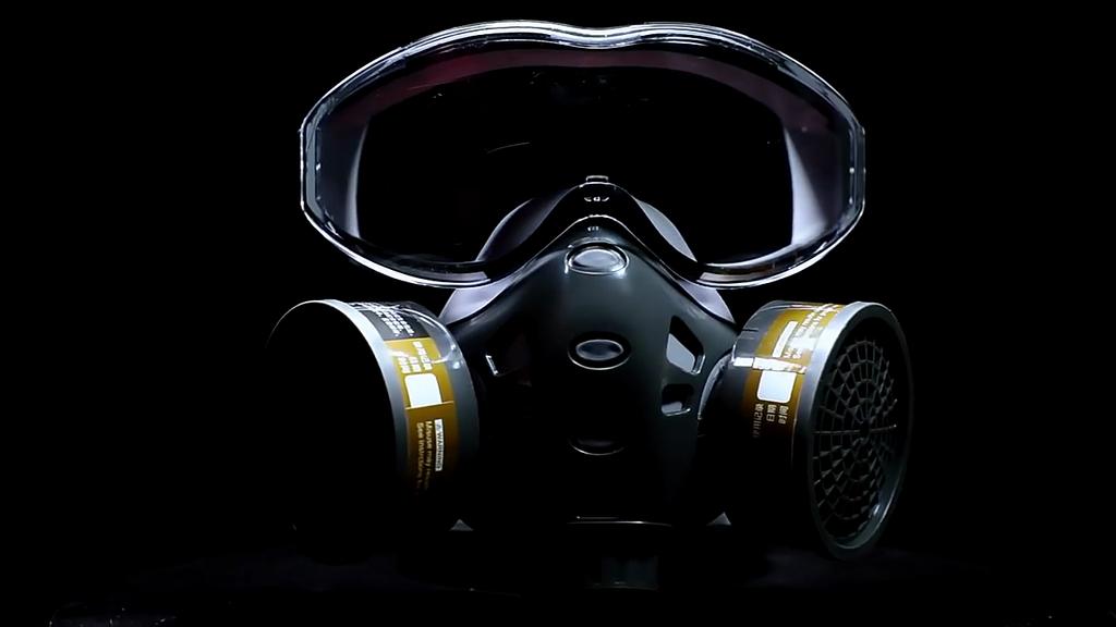 Skyddande kemisk andningsmask med dubbla kolfilter för sprutning av bekämpningsmedel, måleribranschen, säkerhetsgasmask med imfria glasögon