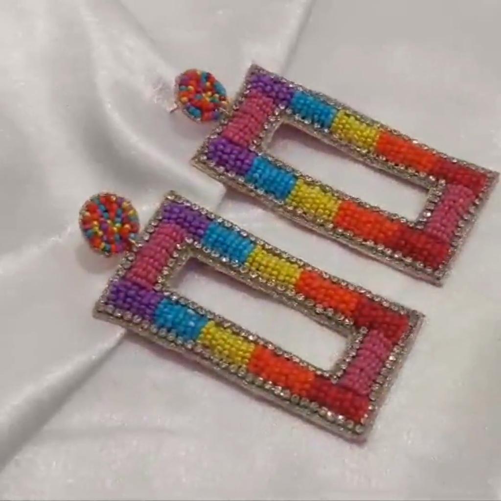 Prostokątne kolczyki ręcznie robione z koralików: Lekka Biżuteria Statement