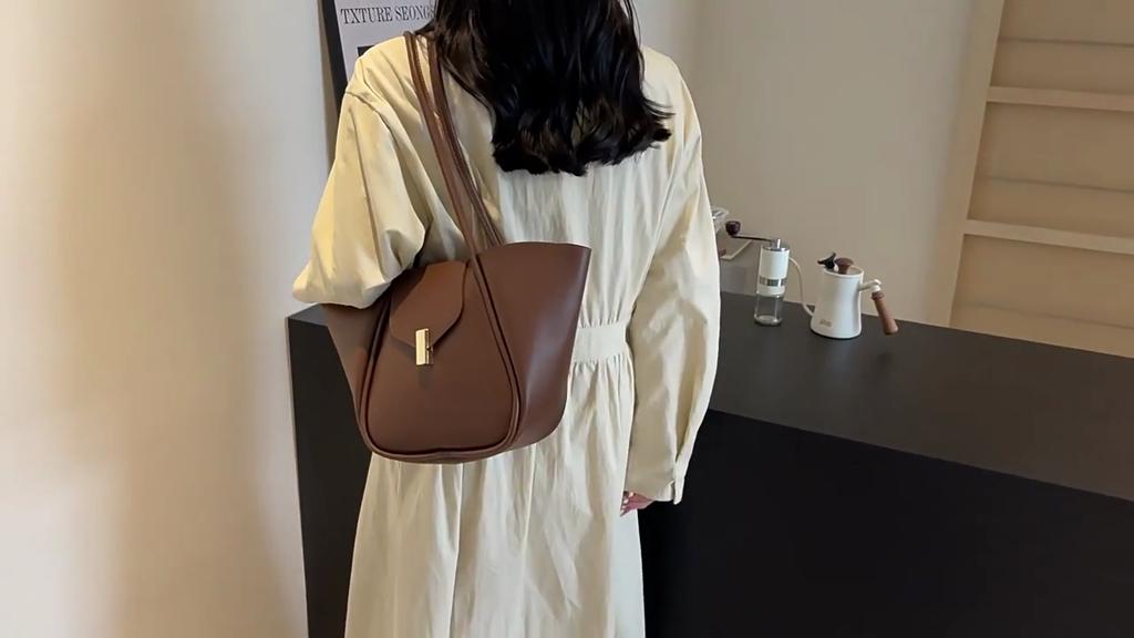 Yogodlns Designer-Edit Large Tote Bag Trendy Lock Detail Satchel, Chic Underarm Purse for Women, Minimalist Crossbody & Work Bag