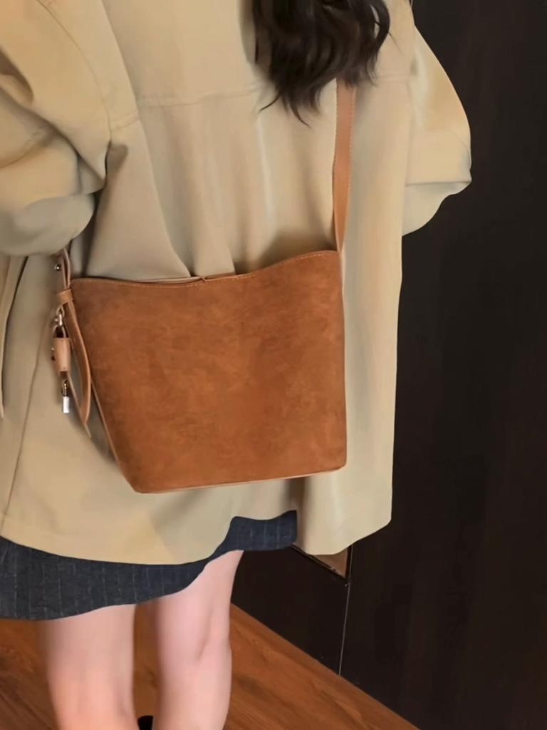 Ladies Handbag Female Bucket Bag Retro Basket Shoulder Bag Travel Faux Suede Bucket Bags Small Soft Tote Bags Daily