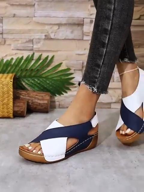 Dames Sandaler med Kontrasterende Kilehæl, Casual Sko med Åpen Tå og Tykk Såle, Komfortable Sandaler med Ankelstropp