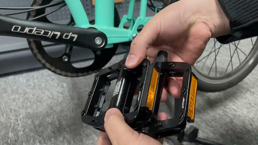 ENLEE Bicycle Ball Pedals, Mountain Recreational Bike Pedals with Reflectors Anti-skid Riding Accessories