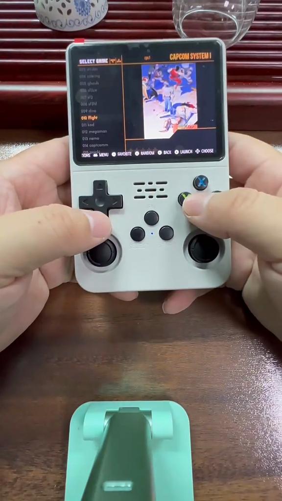 Handheld Game 3,5-palcový IPS 640*480 Vysoce jasná obrazovka Podporuje více emulátorů, duální 3D