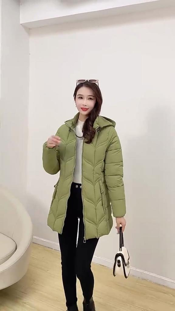 Women's Long, Stylish, and Slimming Winter Coat – Warm and Fashionable, with Extra Padding for Added Warmth.