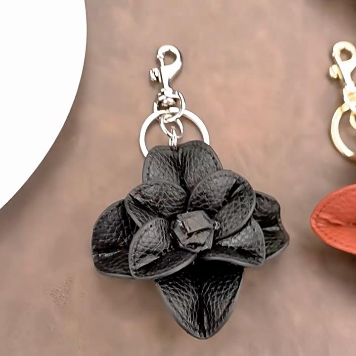 Mode-Autoschlüsselanhänger mit Kunstleder und Blumenmuster für Tasche und Schlüssel