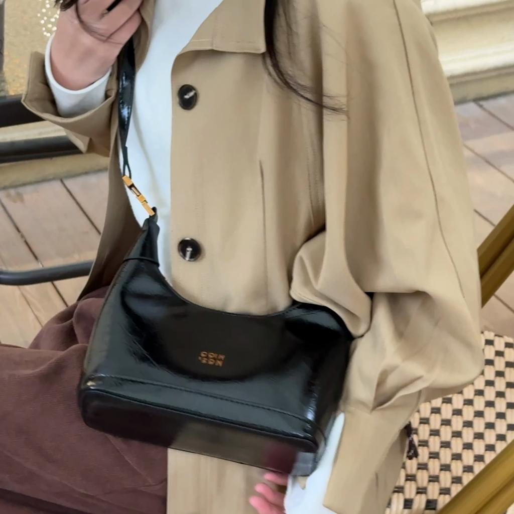 Faux Leather Hobo Bag for Women Fashion Shoulder Bag with Gold Hardware and Tassel Charm Elegant Everyday Handbag