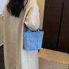 Mini Borsa Tote in Denim Lavato con Design a Lettere Ricamate Manico Superiore Borsa a Mano Piccola Casual per Donne Quotidiana