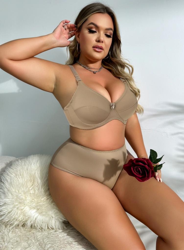 Woman Plus Size Bra and Panty Set Plain Simple Comfort Lingerie Set Underwire Bra Cup C D E F 38-48