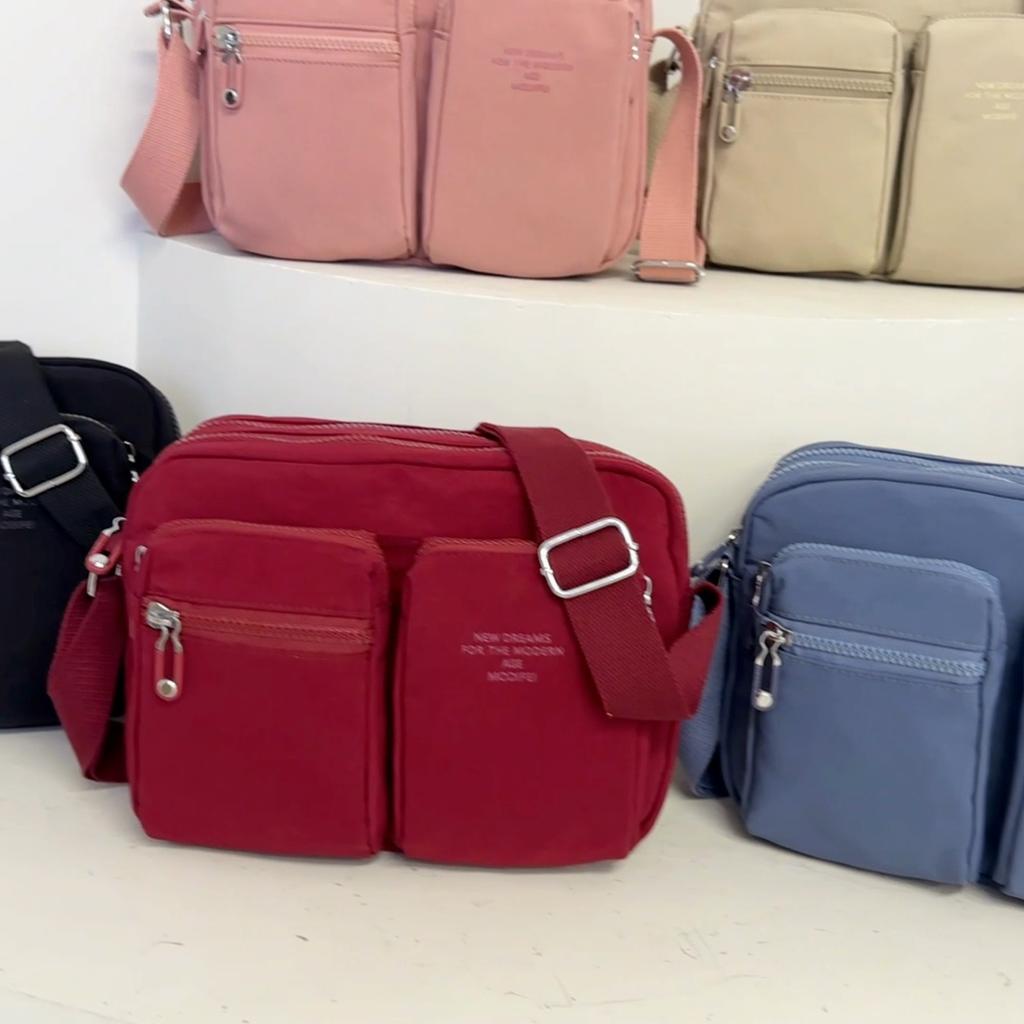 Women's Large Capacity Shoulder Bag Water-repellent Nylon Crossbody Bag Outdoor Handbag