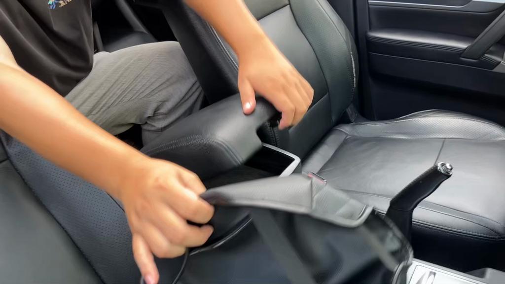 Leather Armrest Protective Cover Anti-Scratch Pad Decoritive Cover For Mitsubishi PAJERO 2007-2021  Car Interior Accessories