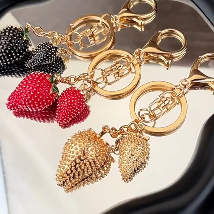 Fashion Strawberry Strawberry Keychain Alloy Car Keyring For Womens Bags Accessories