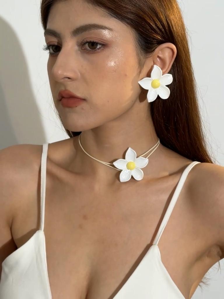 New Early Spring Flower Earnail Women's Fashion Necklace Set, Versatile and Niche Charm Jewelry Set