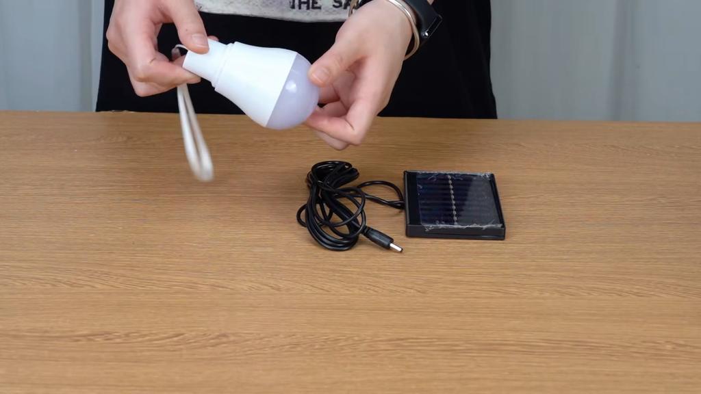 Lampe à énergie solaire Portable Ampoule LED Lumières Rechargeable Camp Tente Pêche de nuit Urgence Panneau d'énergie solaire Lumière du soleil