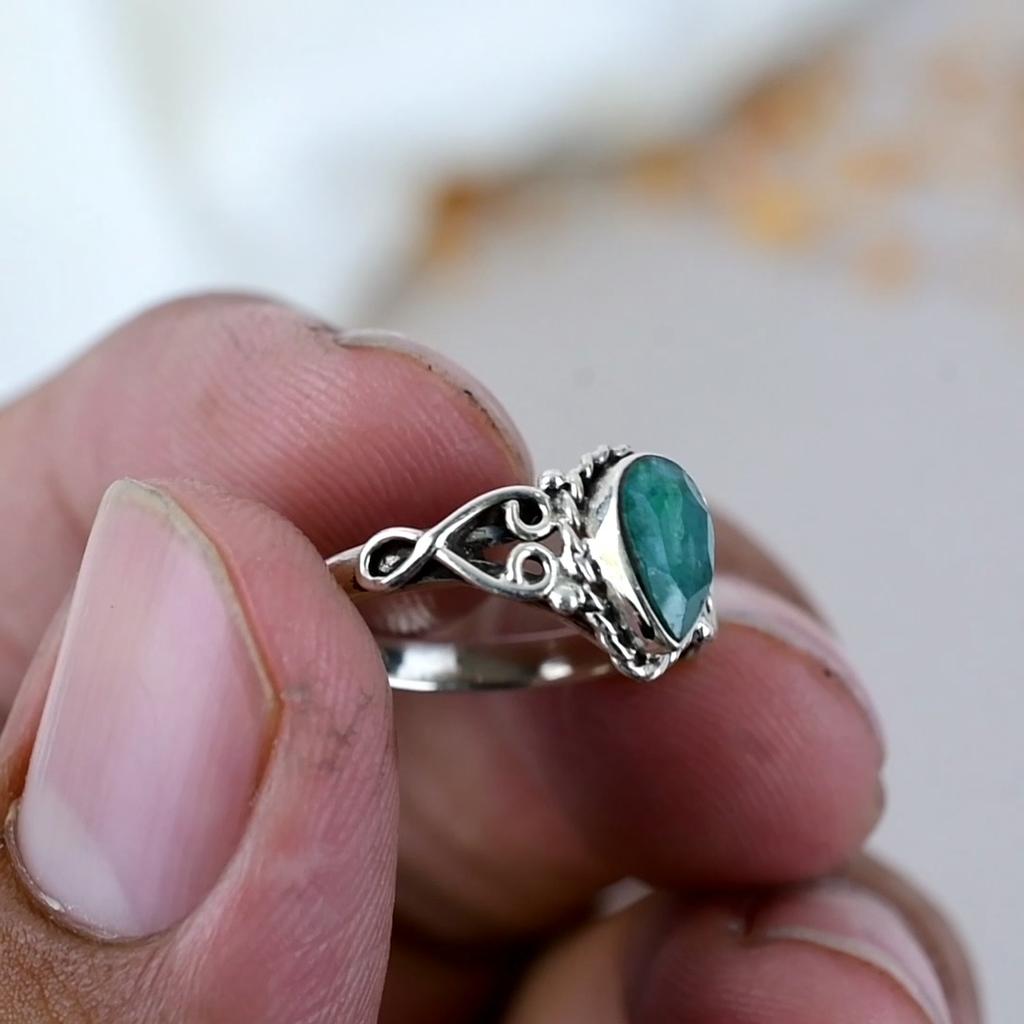 925 Sterling Silver Emerald Gemstone Pear Shape Ring For Women