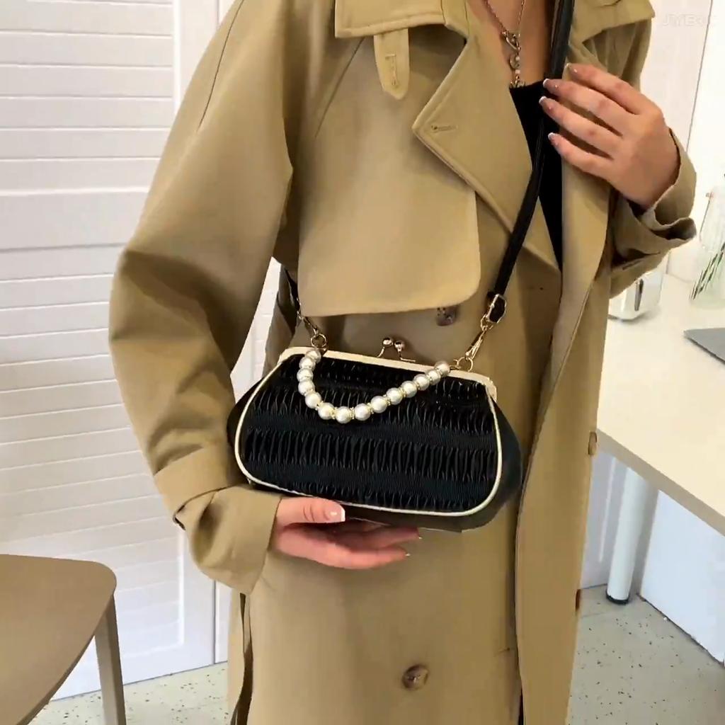 Bolso de boca plegada dorado para mujer, bolso de mano de perlas de lujo ligero
