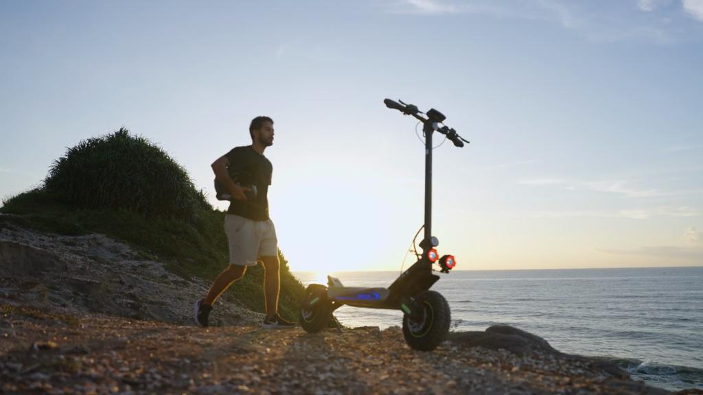 ISINWHEEL GT4 Foldable E-Scooter Adults Dual 1200W Motors 52V18AH Battery Max Load 150KG High-Performance E-Scooter for Urban Commute Adventure