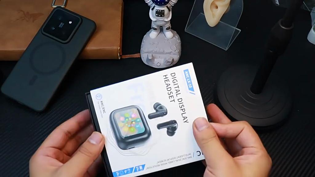 In-ear Bluetooth Translation Headset LED Touch Screen Noise Reduction Headset