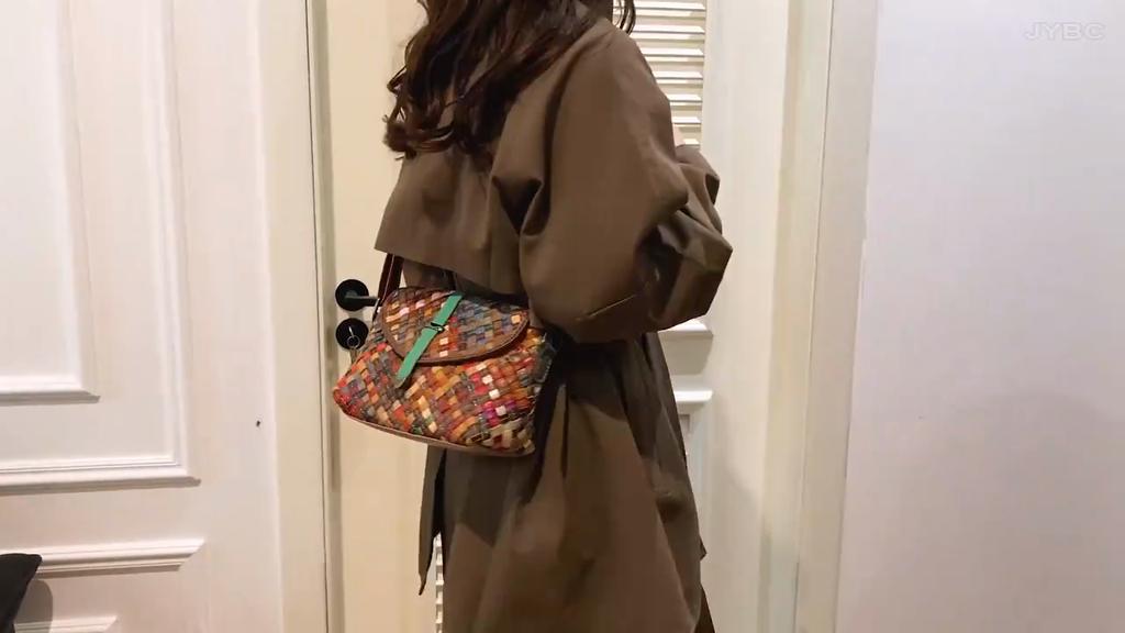 Niche handwoven bag femininity versatile color woven shoulder messenger bag premium pillow bag