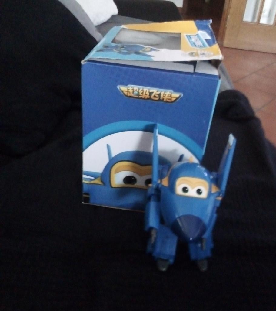 m zimoon Aeroplani Giocattolo, Aerei Trasportatore Set con 4 Auto 1 Elicottero 1 Adesivi Fai-da-Te Ragazzo Natale Compleanno Regalo - Giochi e Prodotti per l'Età Evolutiva