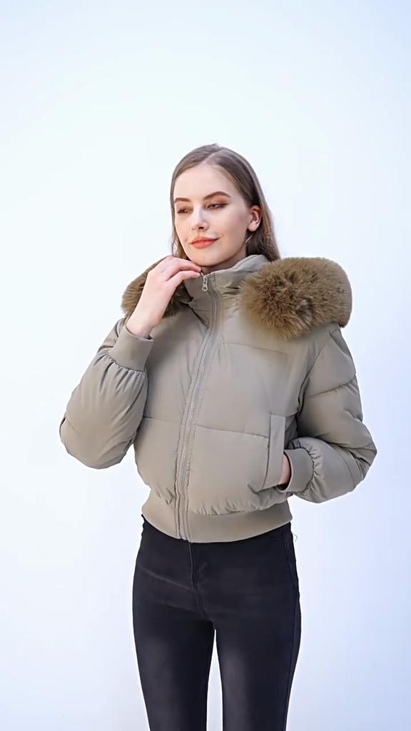 Stylish Winter Coat for Women, European/American Style, High-waist Design, Warm and Fashionable, with Large Faux Fur Collar.