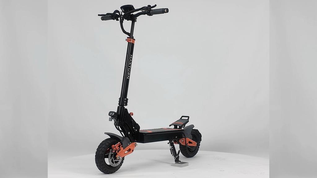 MAXTURN X1 Ultra 10-inch Electric Scooter: Dual 1100W Motors, 20.8Ah Battery, Top Speed 55 Km/h, Maximum Range 75 Km, Black.