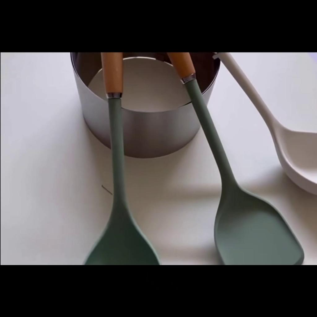 1PCS Long Wooden Handle Kitchenware Utensils Set Heat Resistant Non-stick Silicone Cookware Spatula Soup Spoon Shovel Kitchen Cooking Tool