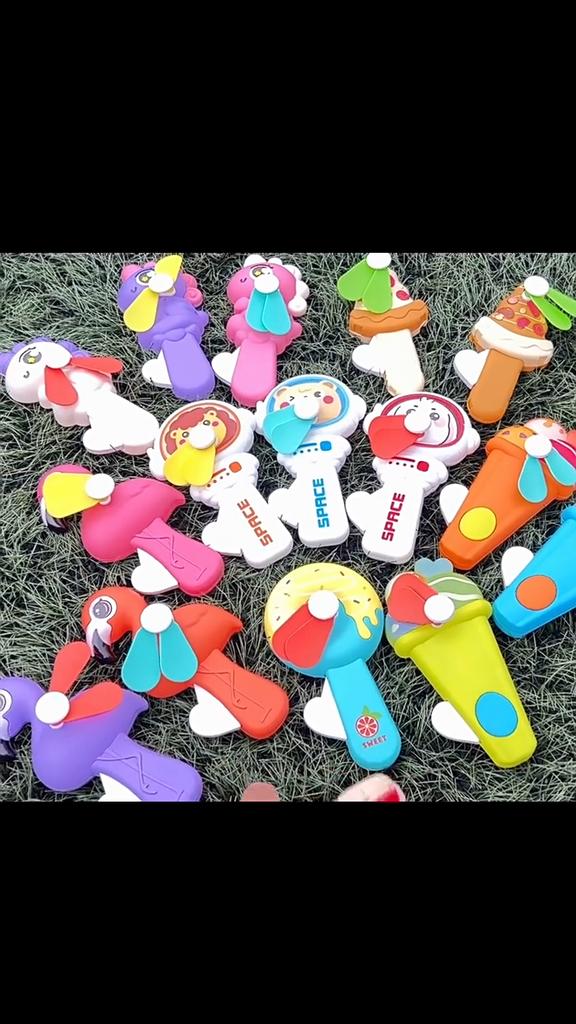 Fan Manual Handheld Toy Unicorn Animal Food Shape Hand Press Kid Portable Travel