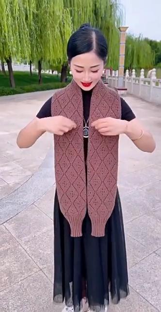 Autumn/Winter New Arrival: Knitted Close-Weave Check Shawl Warm, Versatile, Stylish & Elegant Cardigan Fashionable Outerwear