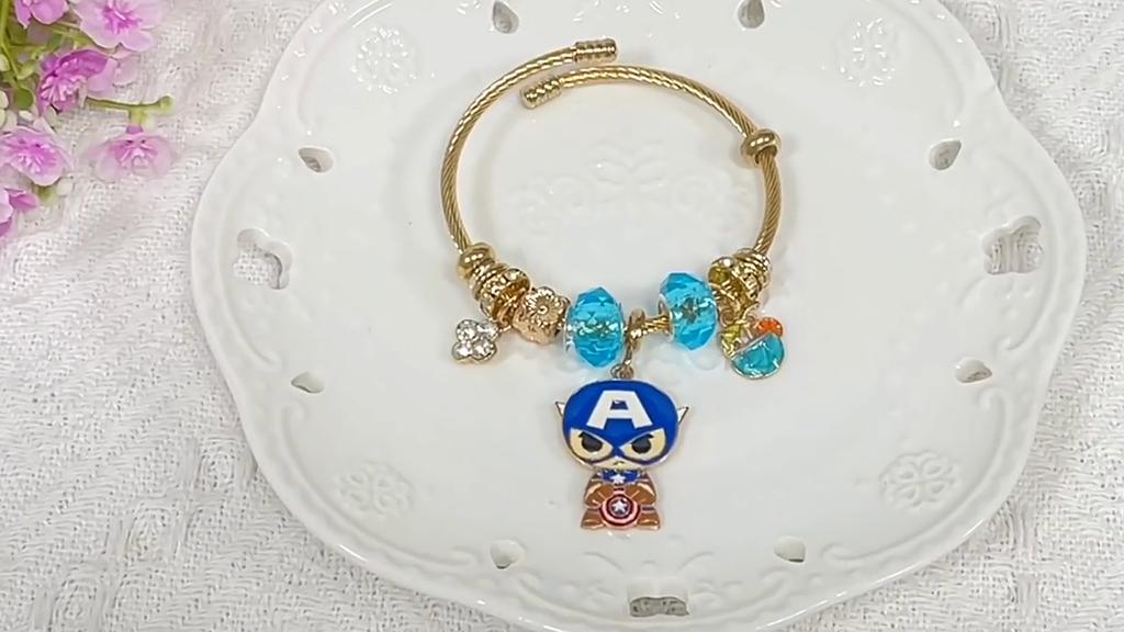 Captain America Hand Chain Alloy Pendant Jewelry For Men And Women Gift Idea