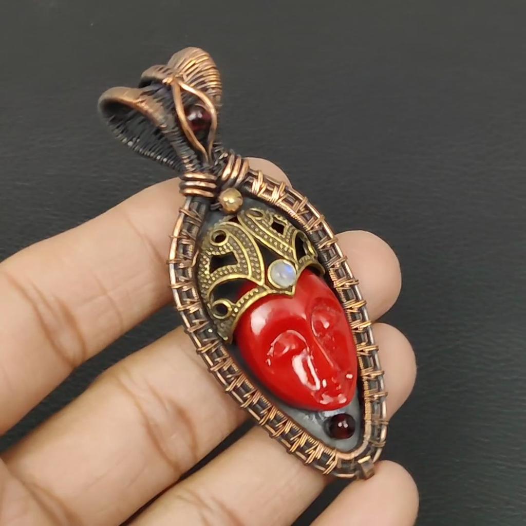 Funkelnd Rot Geschnitzter Knochen Gesicht & Mondstein Edelstein Kupferdraht Wickel Handgefertigter Schmuck Anhänger