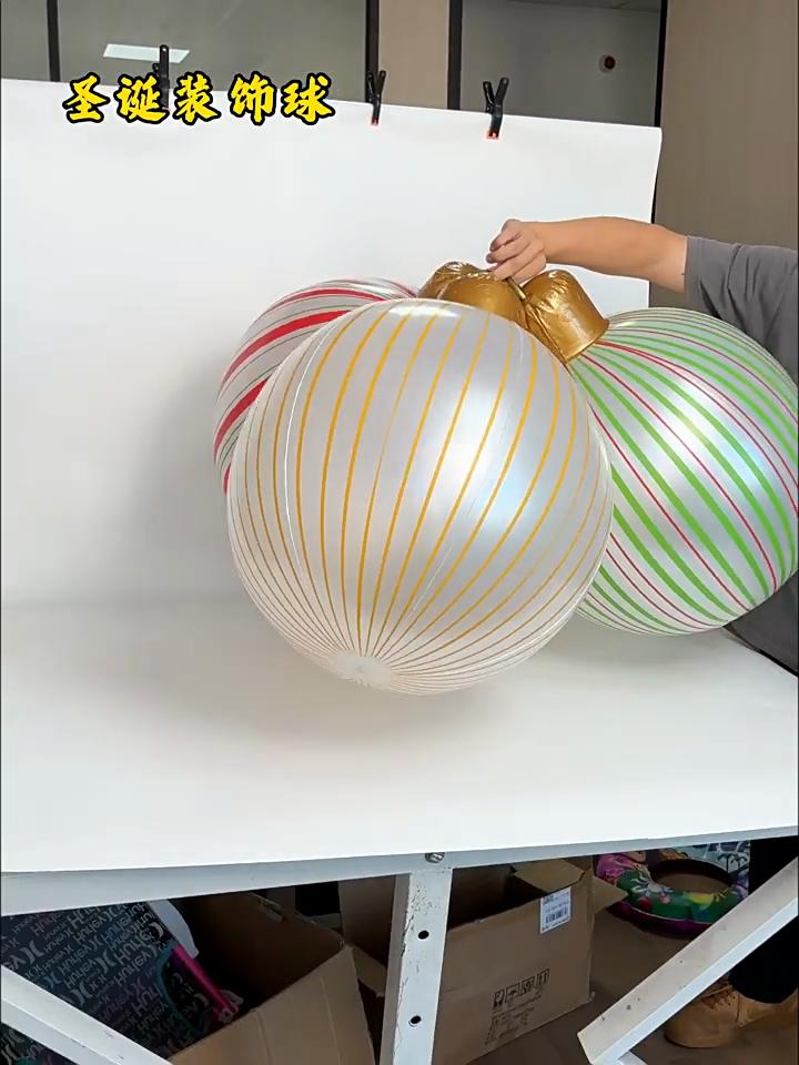 55*40cm Giant Inflatable Christmas Balls PVC Giant Big Large Balls Xmas Tree Decorations Toy Outdoor Xmas Holiday Yard Lawn Balls