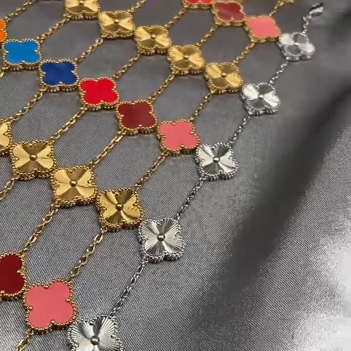 15MM Gjennomgående titanstål 18K dobbeltsidig heldig firkløver fem blomster armbånd