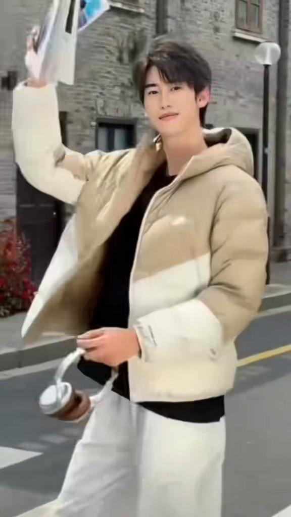 Nike Storm FIT Storm FIT Windrunner PrimaLoft color blocked windproof and waterproof hooded casual sports bread down jacket for men