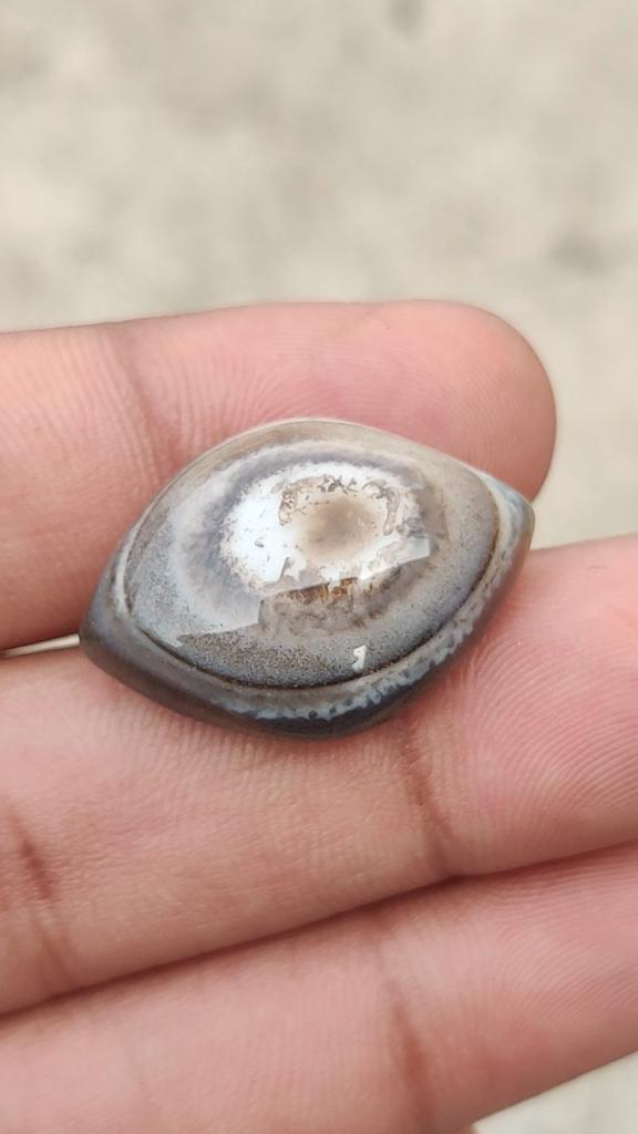 Banded Eye Agate Cabochon Gemstone, 35.20 Carat Stone, 27x19x10 MM Size.