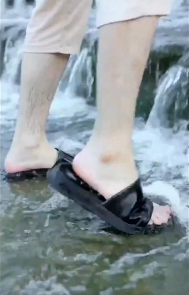 Pantoufles Douces Homme Chaussures d'Été d'Extérieur Plates Antidérapantes Semelle Épaisse Chaussures de Plage Vacances Confortables