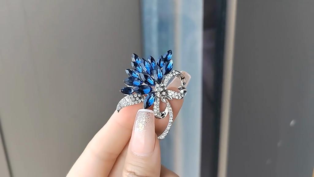 Moran Kristallen Bloemenboeket Broche Vrouwelijk, High-end Mode Diamant-ingelegde Kleding Accessoires Broche Speld