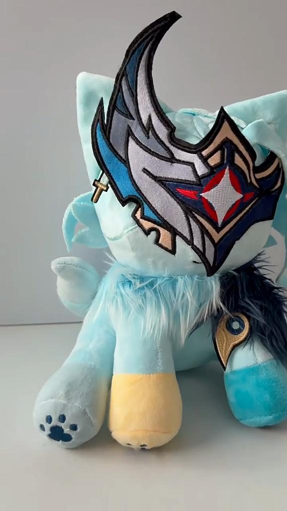Genshin Impact Il Dottore Katzen-Plüschpuppe Niedliches blaues Katzen-Stofftier Maske Doktor Fatui Harbingers Spiel Fan-Made Sammlerstück Geschenk für Genshin-Fans