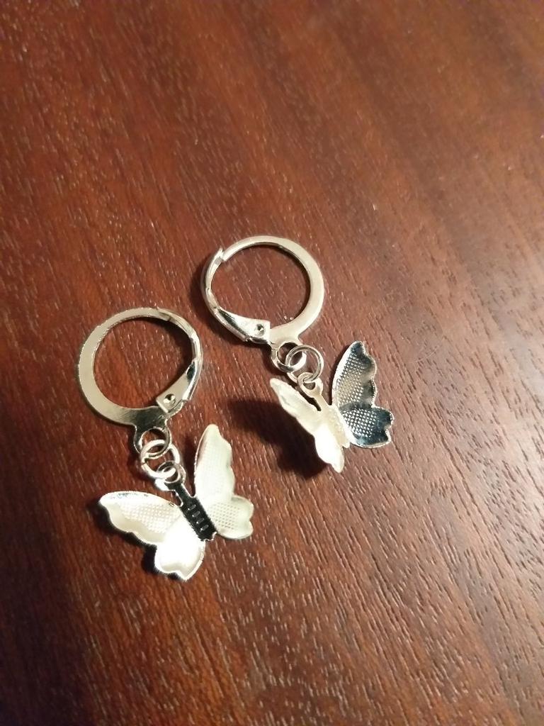 2 paia di orecchini in argento a forma di farfalla da donna