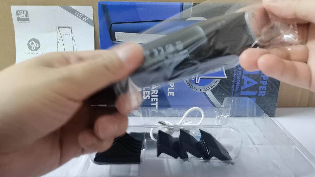 Mini Multi-function Electric Shaver USB Rechargeable One Machine Multi-purpose Shaving Beard Repair Sideburns Barber Send Comb and Four Limit Comb