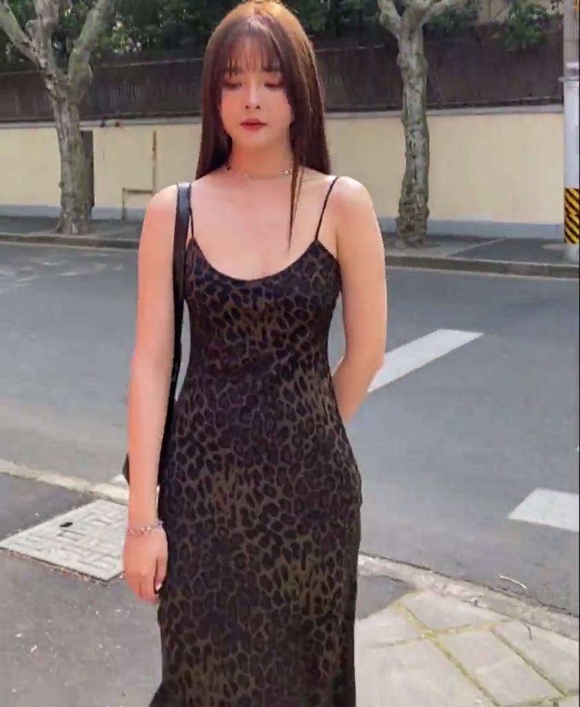 Women's Leopard Print Thin-strap Mini Dress Thin Strap V Neck Bodycon Dress Fitted Short One Piece Dress Suitable for Streetwear and Nighttime Outings