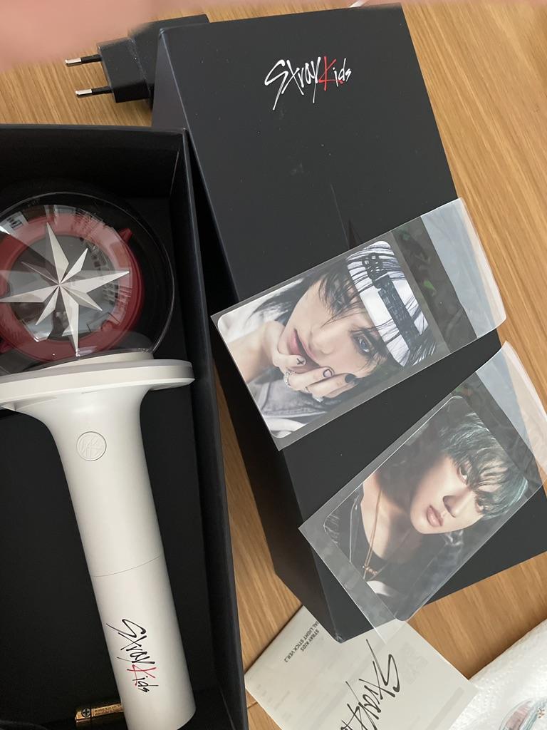 2099 fiyatlarından başlayan STRAY KIDS - RESMİ LIGHT STICK VER.2