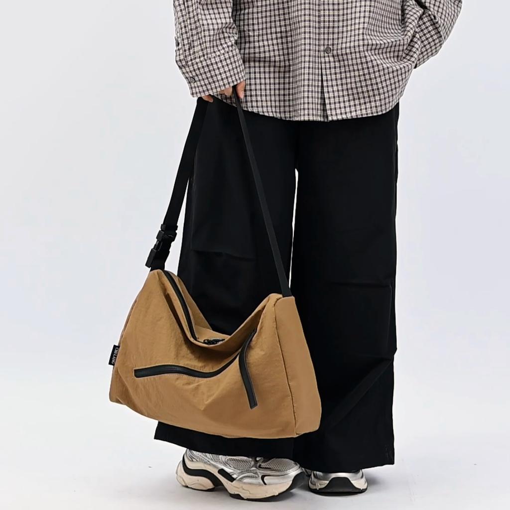Large Capacity Crossbody Bag Commuter Lightweight Nylon Shoulder Bag