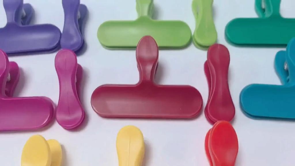 11/2PCS Reusable Snack Bag Clip, Randomly Colored Snack Bag Clip, Portable Multifunctional Food Sealing Clip, Reusable, Moisture-proof and Dustproof