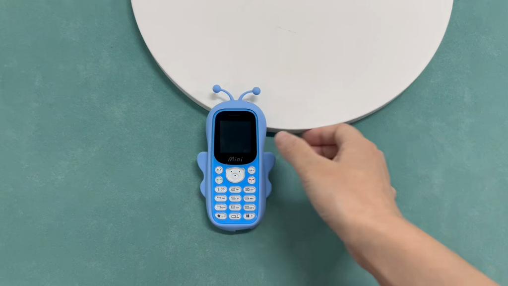 New Mini Cartoon Feature Phone H21 Bee Cute Mobile Phone 1.44inch MTK 2G Network Dual SIM Card FM Radio Torch Cellphone