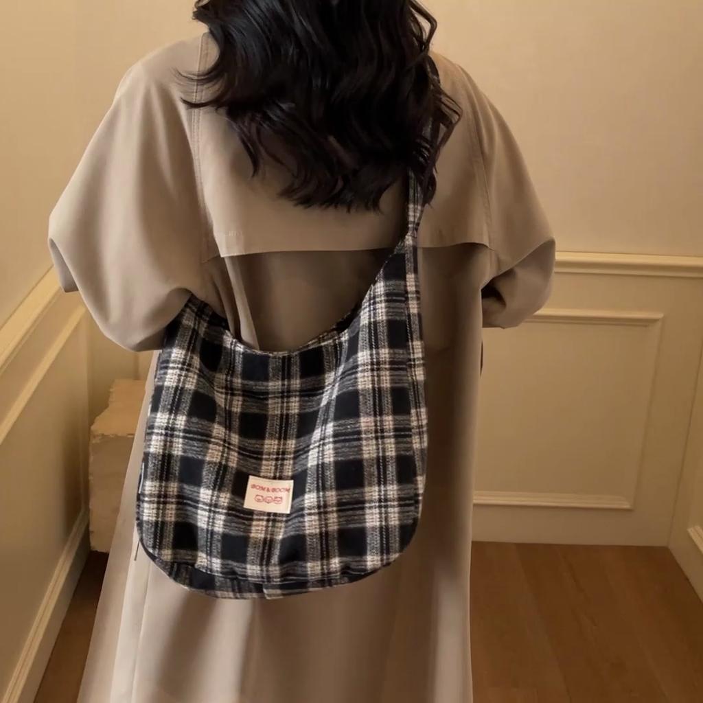 Vintage Plaid Handbag Lightweight Large Capacity Commuter Shoulder Bag