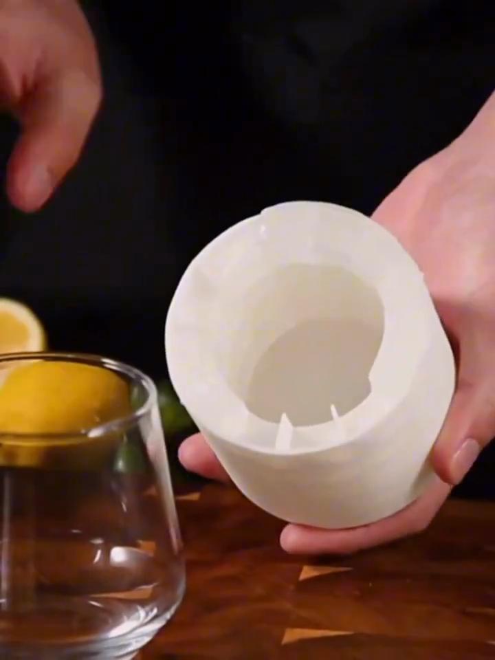 Silicone Ice Cube Mold Round Ice Bucket Cup Mould Refrigerator Freeze Ice Maker Creative Design Ice Cube Mold for Party Barware