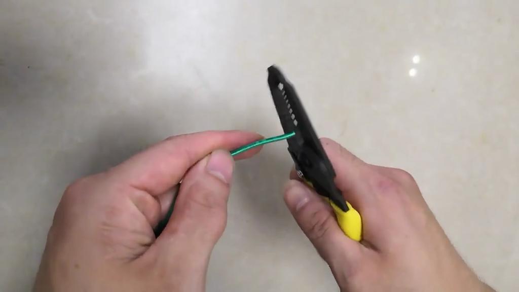 Spezialisierte Kabelschere Multifunktional Nickel-Chrom-Stahl Abisolierwerkzeug Multitool Zange für Elektriker