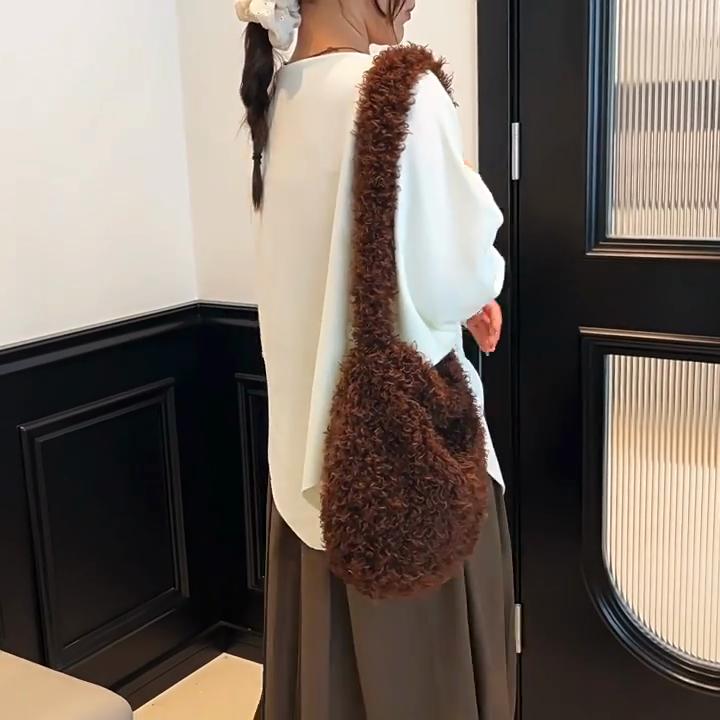 Yogodlns Korean Version Autumn and Winter New Women's Fashionable Versatile Practical Fashion Long-Haired Furry Shoulder Crossbody Bag