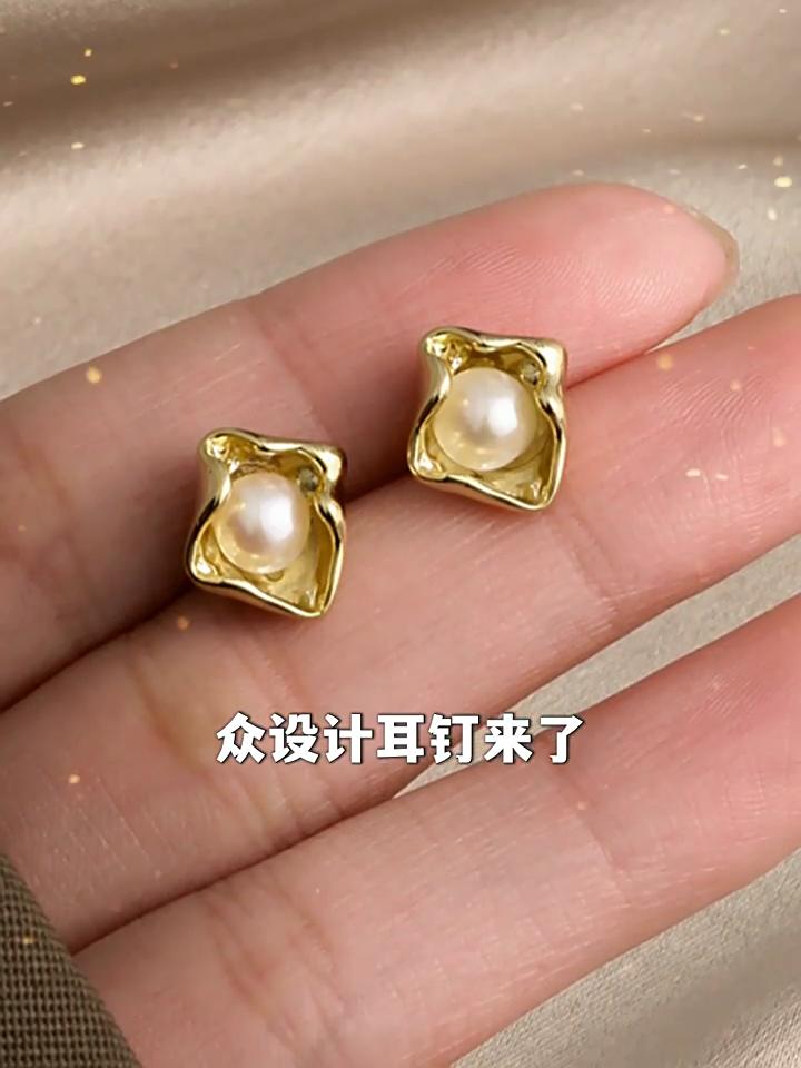 Irregular Freshwater Pearl Earrings Gold Tone Minimalist Geometric Studs Asymmetric Unique Design Simple Elegant Jewelry for Women