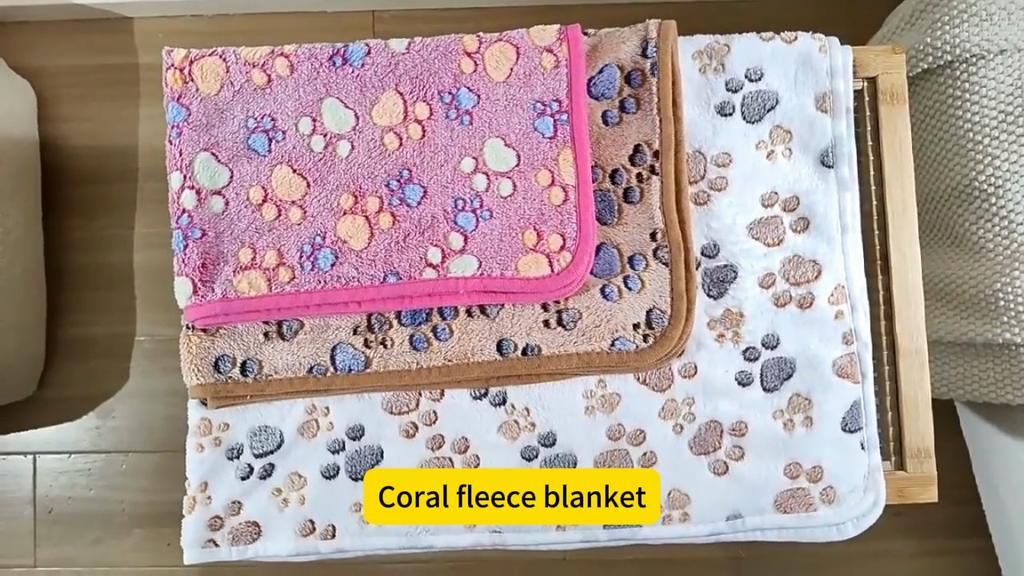 Zimowa Koc dla Zwierząt Polar Koralowy Łapki Materac dla Psa Wygodna Ciepła Mata do Budy Mały i Średni Rozmiar Koc dla Zwierząt